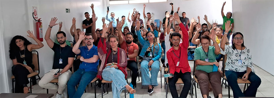 Servidores cobram concurso e aux�lio-sa�de digno