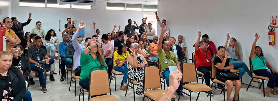 Servidores aprovam aux�lio-sa�de e reposi��o da infla��o